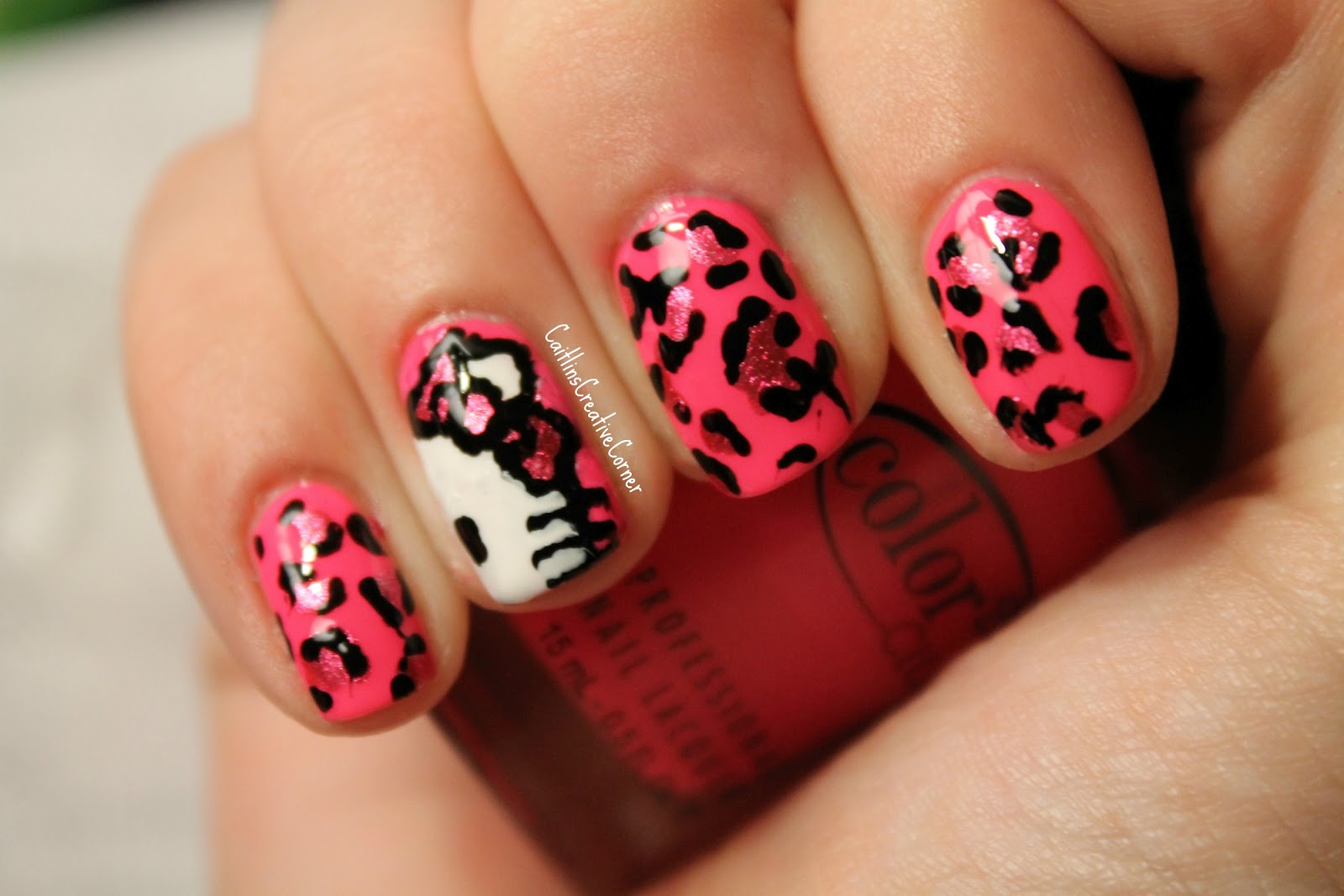 Caitlin'sCreativeCorner: Hello Kitty Nail Art!