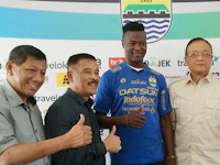 Ezechiel Striker Baru Persib Pengganti Cole dan Van Dijk Ezechiel Striker Baru Persib Pengganti Cole dan Van Dijk