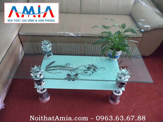 Hình ảnh cho mẫu bàn trà bàn sofa kính cường lực 2 tầng đẹp hiện đại kết hợp cùng mẫu sofa nỉ phòng khách