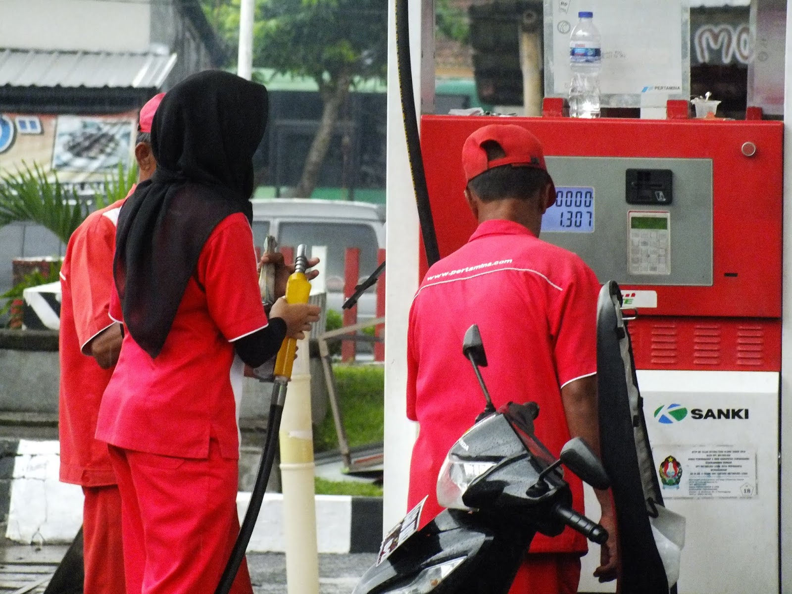 Diduga Oknum Petugas Spbu Kerap Bulatkan Uang Kembalian Pengakuan Pegawai Sisa Dari Penjualan Bbm Kita Bagi Rata