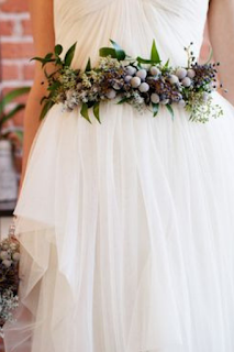 ceinture de fleurs pour robe de mariée blog mariage www.unjourmonprinceviendra26.com