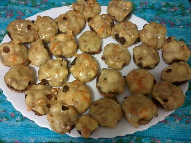 cogumelos de paris recheados com presunto cebola e queijo Receita de cogumelos de paris recheados com presunto cebola e queijo