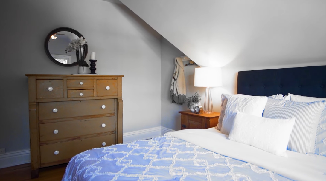 19 Photos vs. 9 Ridout St, Toronto Interior Design Home Tour
