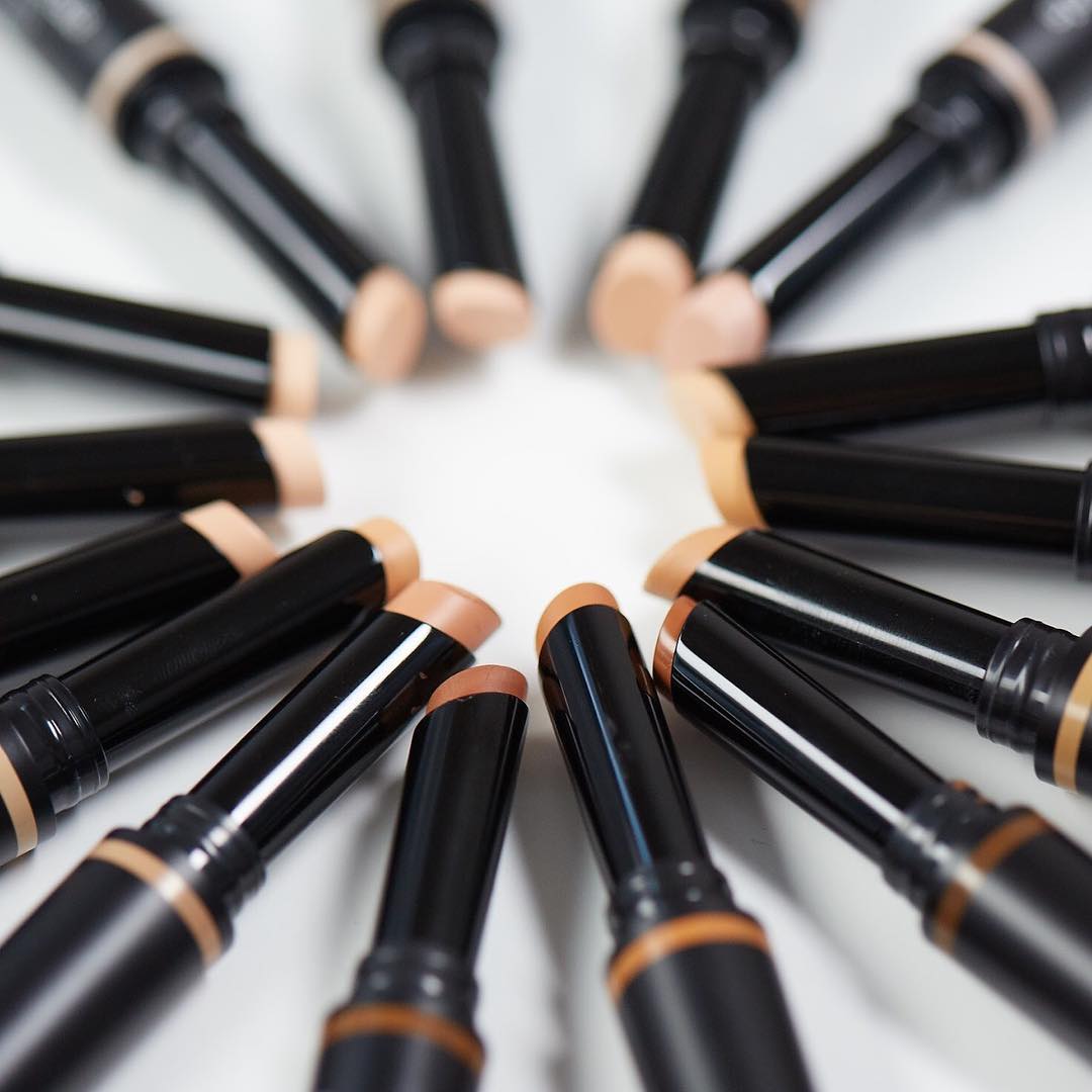 BareMinerals-barePRO-16-h-Full-Coverage-Concealer