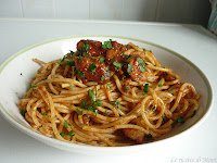 Spaghetti con sugo al basilico e pesce pangasio