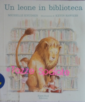 Tazze Spaiate: Un leone in biblioteca / Michelle Knudsen