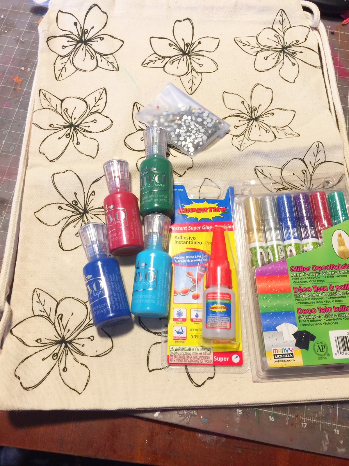 Scrappy Cafe Make A Tote with Deco Fabric Glitter Pens!