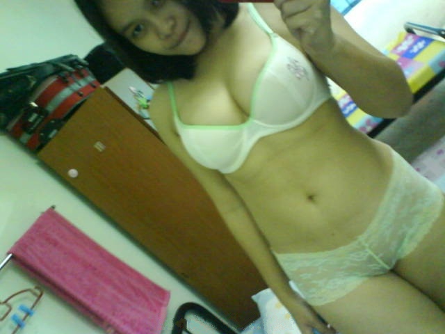 foto bugil mahasiswi cantik toket gede sedang selfie di kamar kost. Gambar porno cewek asia seksi telanjang dengan memek jembut botak foto bugil mahasiswi cantik toket gede sedang selfie di kamar kost. Gambar porno cewek asia seksi telanjang dengan memek jembut botak