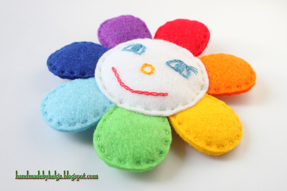 Handmade by Helga: Felt rattle in the shape of a flower