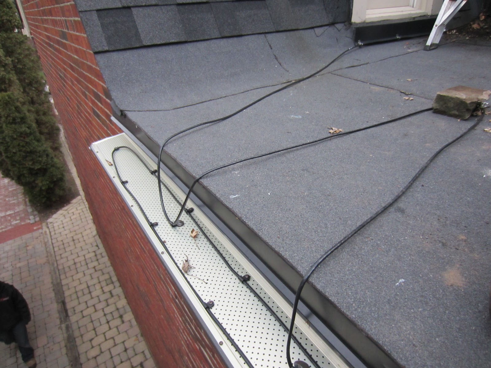 Toronto Eavestroughing 6 Inch Eavestrough and Heater Cables
