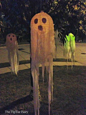 DIY Halloween: Spooky Flying Ghosts | The TipToe Fairy #halloween #halloweendecorations #halloweenDIY #DIY