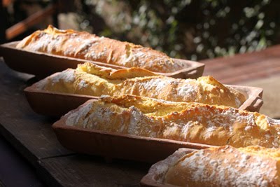 Pão italiano direto do forno à lenha