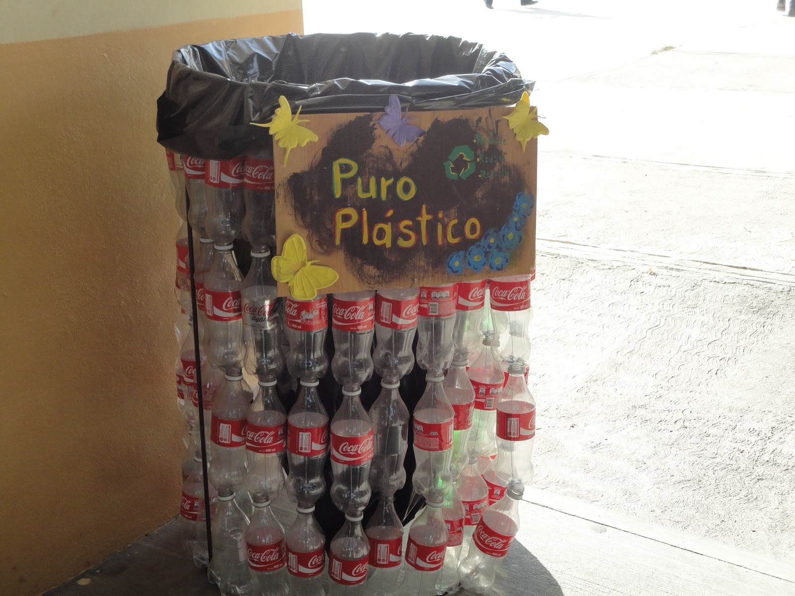 CONOCIENDO SOBRE LA BASURA nuestros botes para la basura.