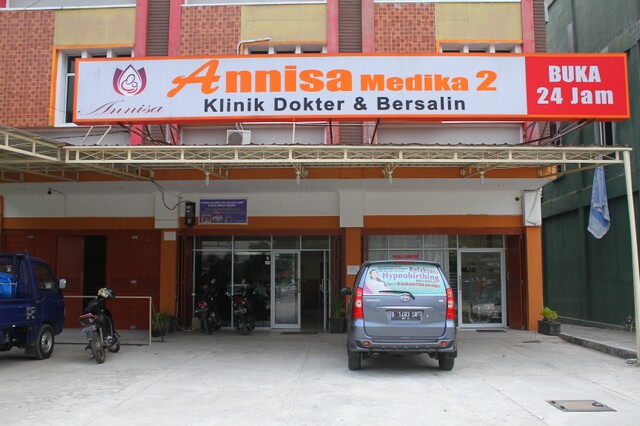Foto gaji bidan di klinik bersalin