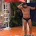 Walter Nudo sotto la doccia del GF Vip