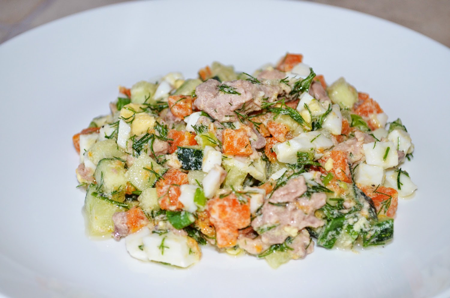 Салат из печени трески (минтая) с овощами