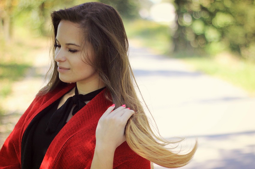 ☂ Stylizacja: poncho + botki.