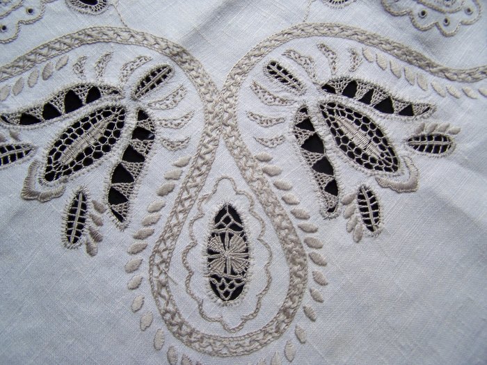 THE ANTIQUE LINEN CUPBOARD: Expert needlework skills - embroidery ...