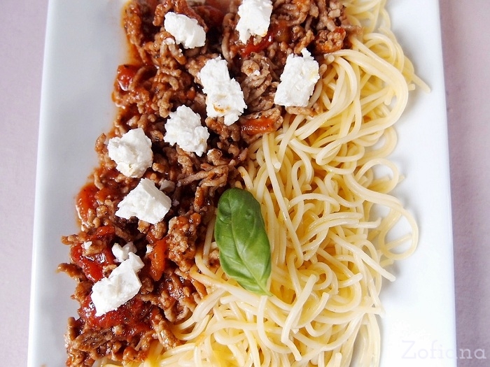 Spaghetti bolognese z serem feta Z o f i a n a
