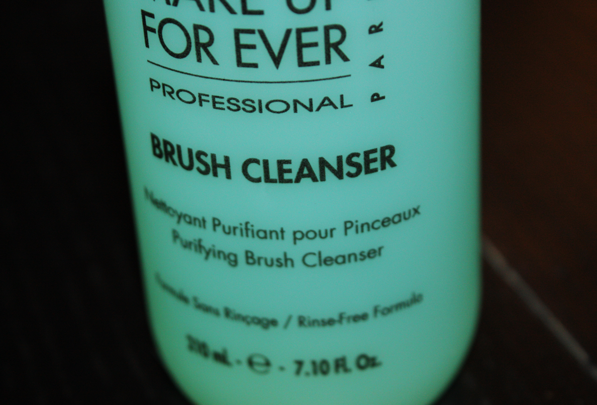 Le nettoyant pinceau Brush Cleanser de Make Up For Ever The Girls