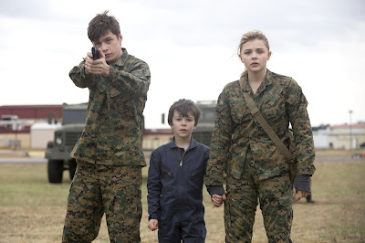 Nick Robinson, Zackary Arthur and Chloe Grace Moretz in The 5th Wave