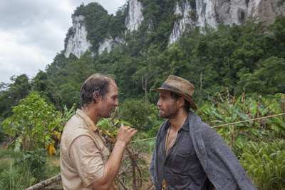 Edgar Ramirez and Matthew McConaughey in Gold (11)