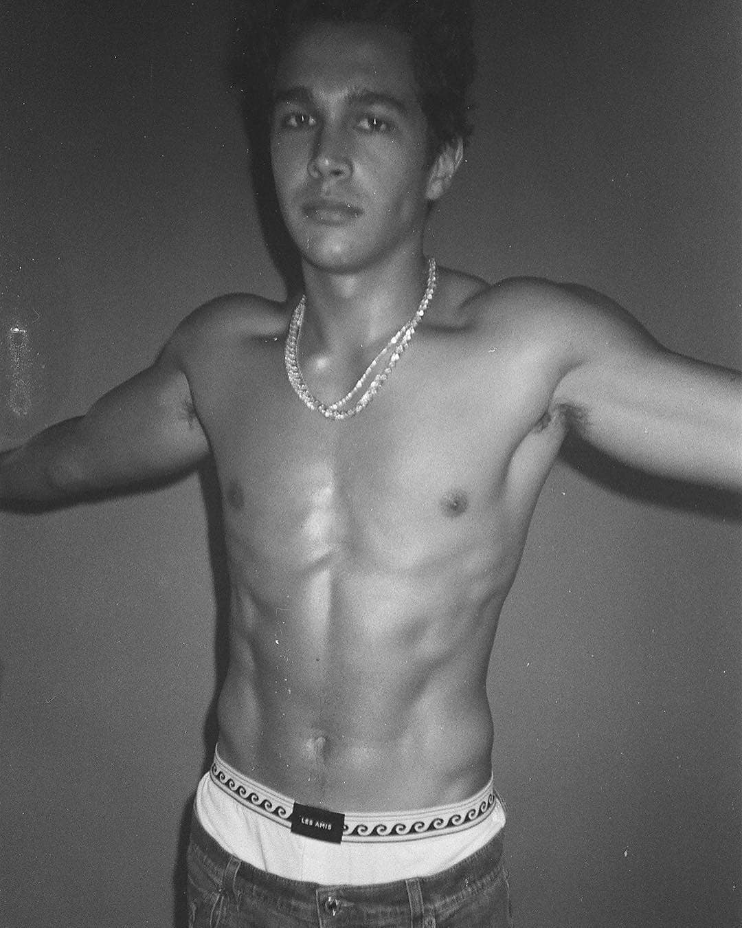 Alexis_Superfan's Shirtless Male Celebs: Austin Mahone shirtless in