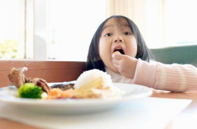8 Cara Jitu Menghadapi Anak Susah Makan, Bunda Wajib Perhatikan 8 Cara Jitu Menghadapi Anak Susah Makan, Bunda Wajib Perhatikan