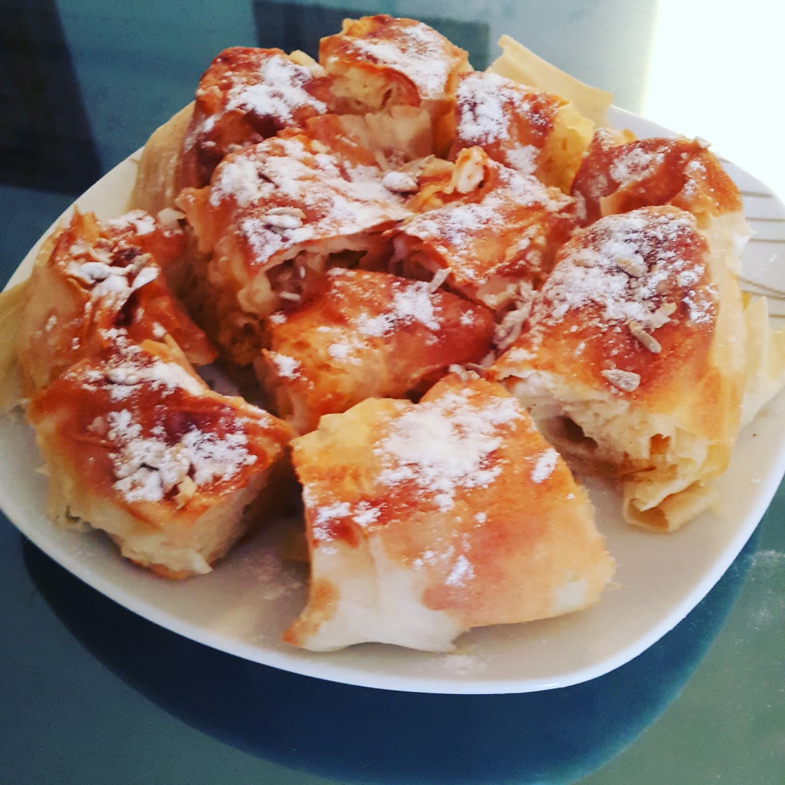 БАНИЦА АЙДЕМО С ПЕЧЕНИ НА САЧ КОРИ