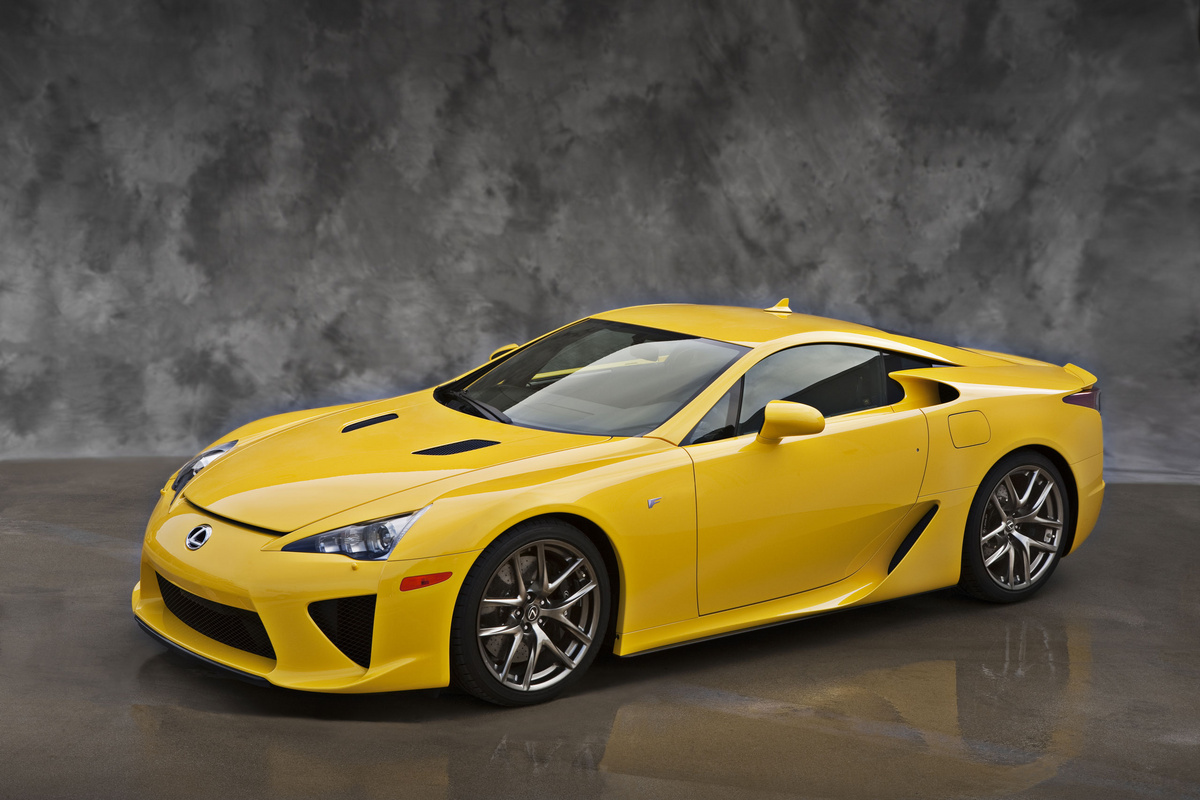 Спорткар lexus lfa