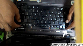 Cara Bongkar Laptop Toshiba cara buka keyboard laptop