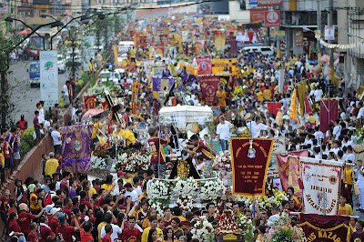 Replica of Black Nazarene take part in procession
