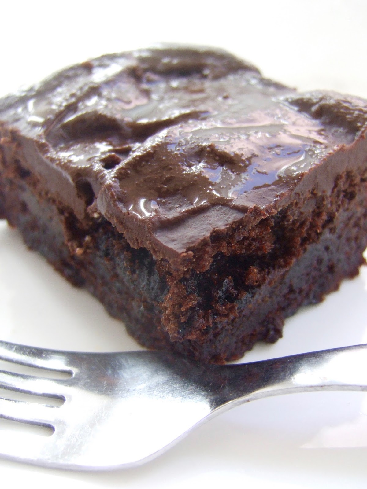 I crave chocolate cake.... Eu anseio bolo de chocolate