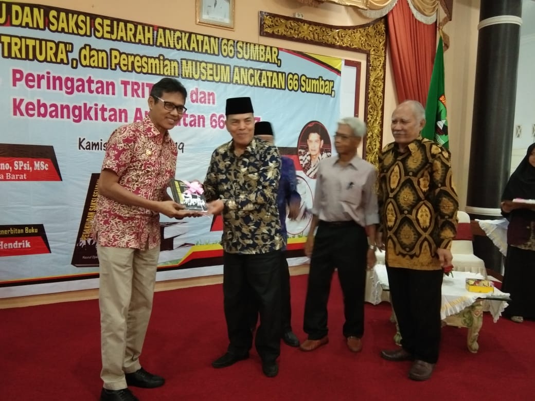 Peran Pelajar Dan Mahasiswa Dalam Aksi Tritura Hal