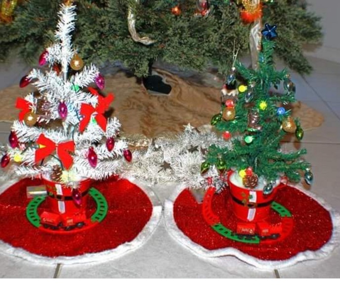 Little Christmas Trees with a Train Kids Project
