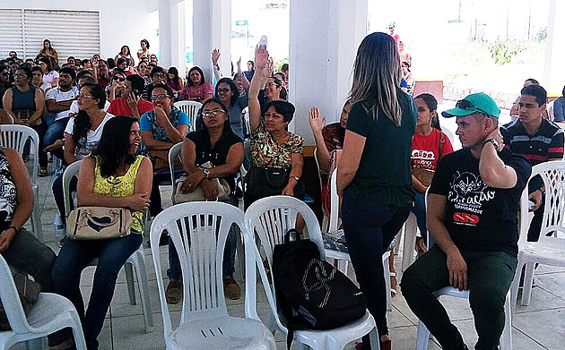 Servidores da Educação de Delmiro Gouveia aprovam reajuste salarial apresentado pelo governo municipal