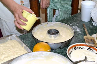 Posypujemy ciasto brązowym cukrem. Pkt.6. Posypujemy ciasto brązowym cukrem. Pkt.6.
