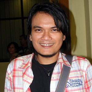 Vicky Sianipar - Terang Bulan (Full Album) Vicky Sianipar - Terang Bulan (Full Album)