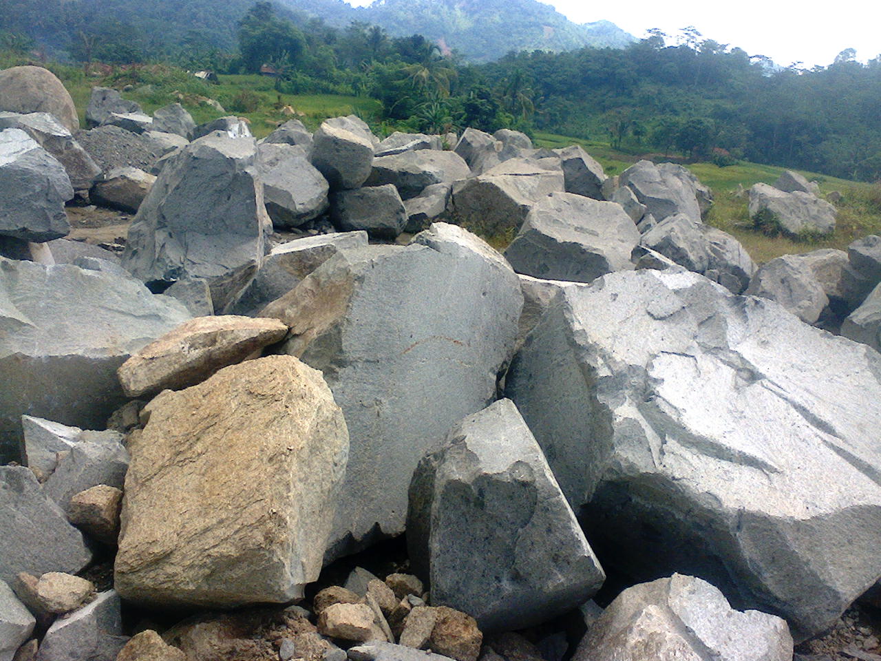 Harga Batu Boulder | Jual macam-macam bahan material, batu belah, base