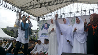 Ribuan Warga Cirebon Padati Lapangan Kebon Pelok Ribuan Warga Cirebon Padati Lapangan Kebon Pelok