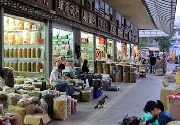Chinese medicine drugstore street in Guangzhou　