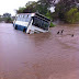 MAIRI / Ônibus quase tomba, ficando ilhado na ponte do Rio Cairu, no município de Mairi