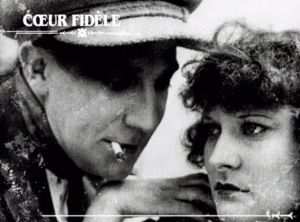 Carátula en blanco y negro de la película, Coeur Fidéle dirigida por Jean Epstein en 1923