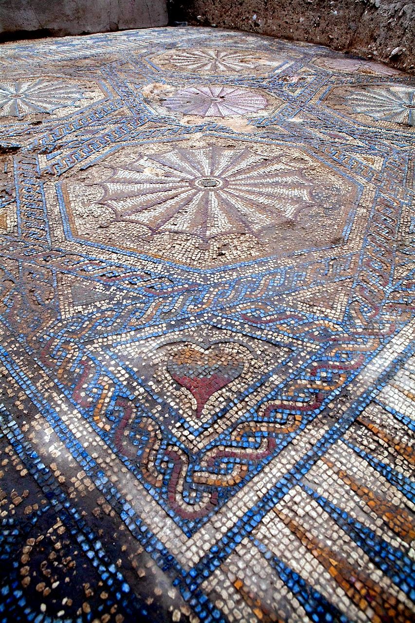 Cástulo: exemplo de piso romano de mosaico. Cástulo: exemplo de piso romano de mosaico.