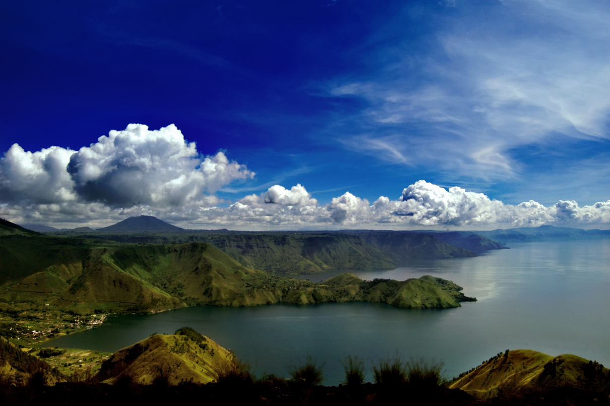 Amazing Indonesia 15 INTERESTING FACTS ABOUT THE LAKE TOBA 
