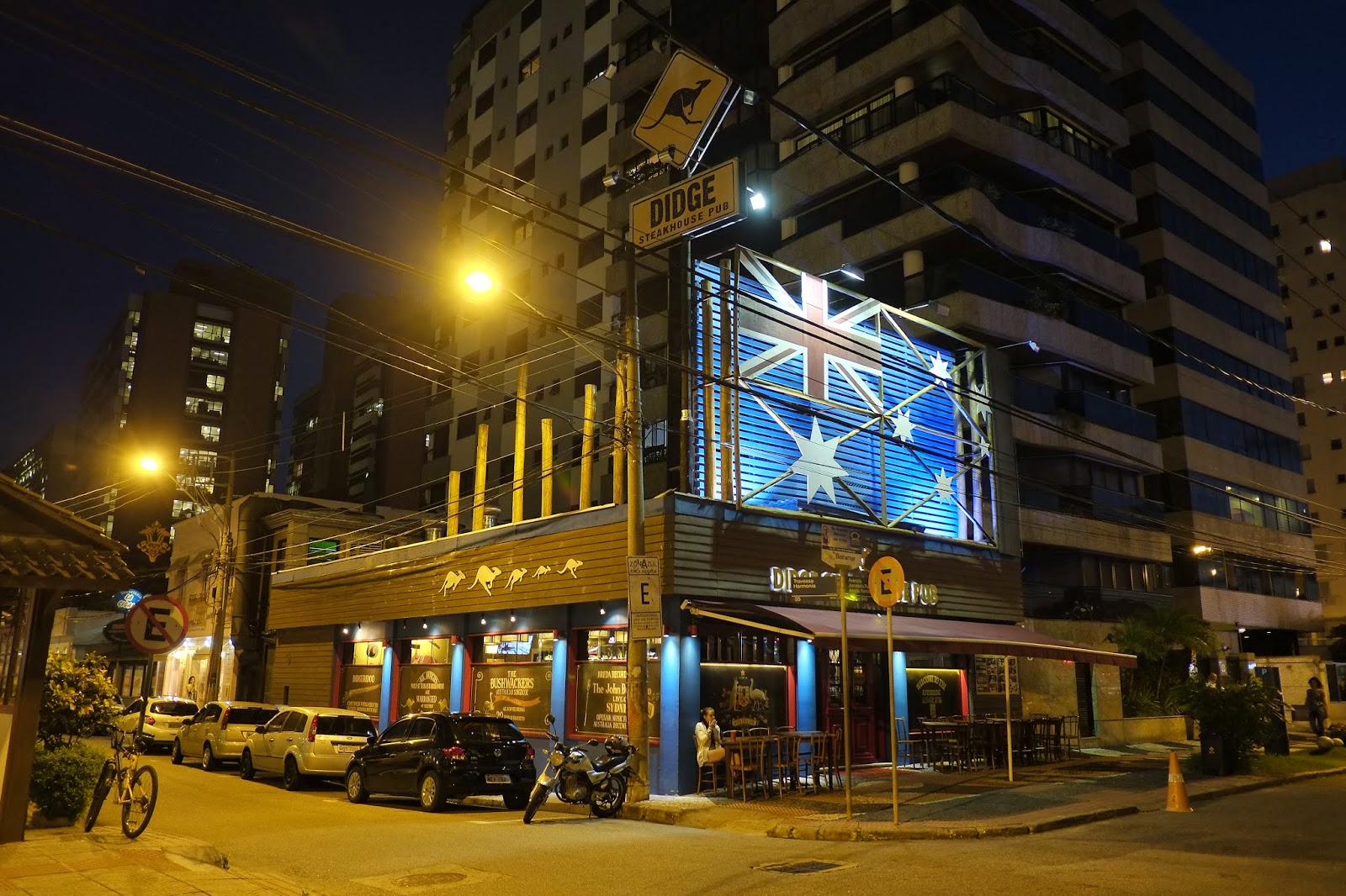 Um Animado Jumping Bar Didge Steakhouse