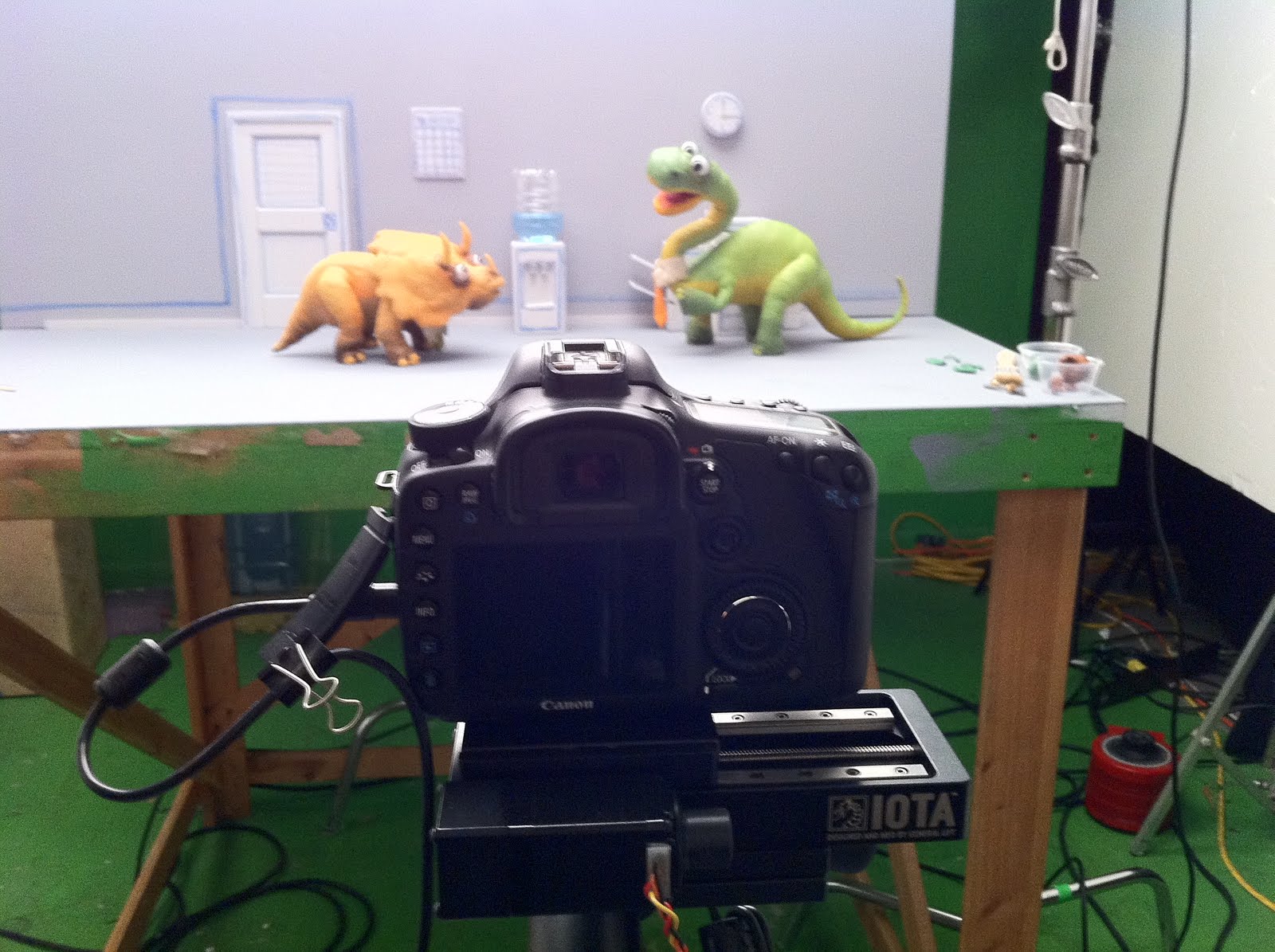 Puppets & Clay, Stop Motion Blog Dinosaur Office! (College Humor