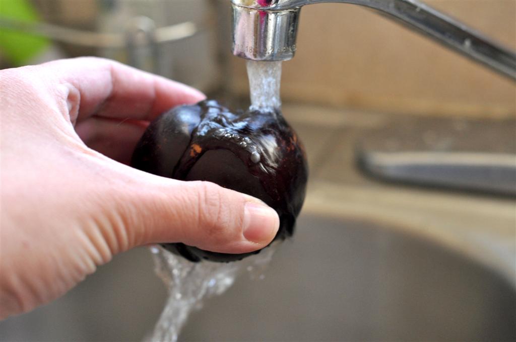 {thirtysomething} How to Make Baby Food Plums