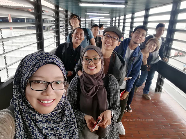 Cakk.. eh, ada blogger dari Sangapore Hannah & Jeremy la. Yang hensem tu plak Mas Eka Jejak Kaki Di Lubuklinggau Sumatera Selatan Indonesia