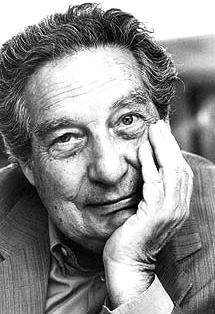 Octavio Paz Foto de Octavio Paz con la mano en el rostro